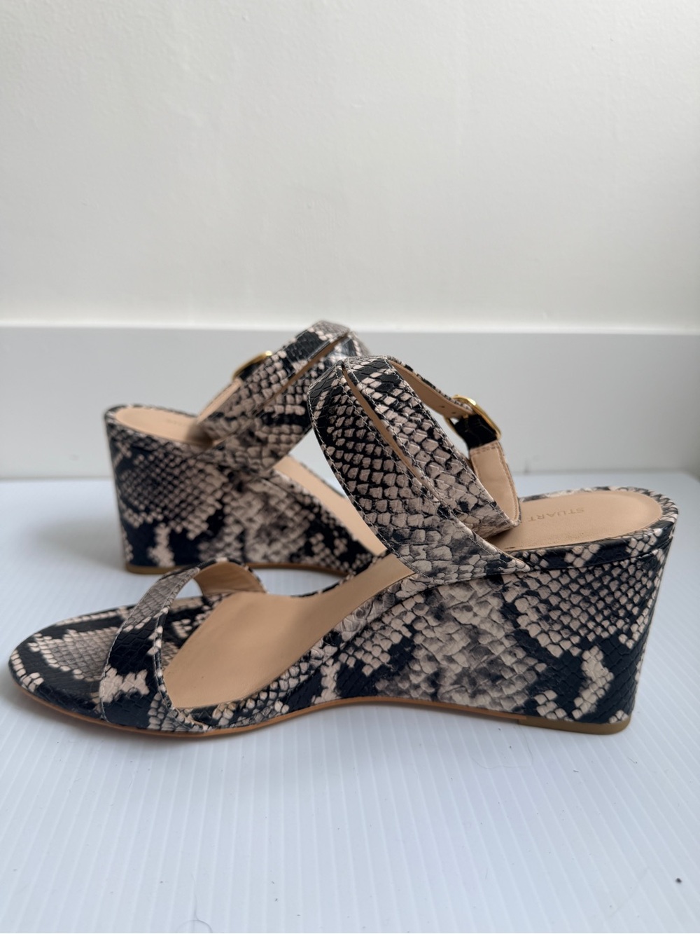 STUART WEITZMAN Snake Ankle Strap Wedge 10 - Picture 2 of 9